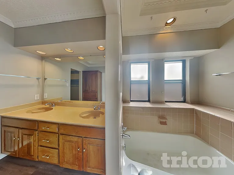 509 Live Oak Dr — Photo 9