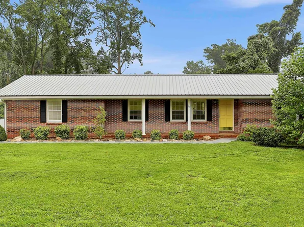 19 Colonial Dr, Newnan, GA 30263