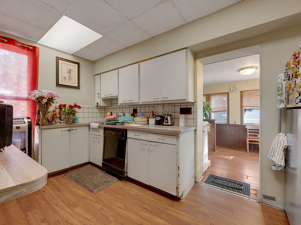 2nd image of 307 Prairie Ave