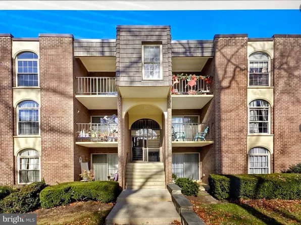 3334 Woodburn Village Dr APT 31, Annandale, VA 22003