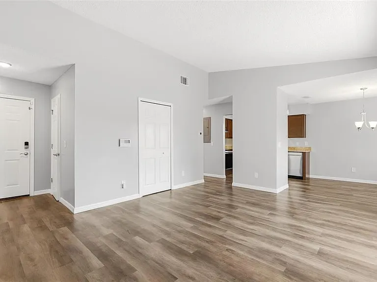10 N Fairfax Ave #10 — Photo 25