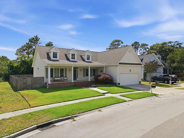 4 bed, 2271 sqft, $3,200 — Photo 1
