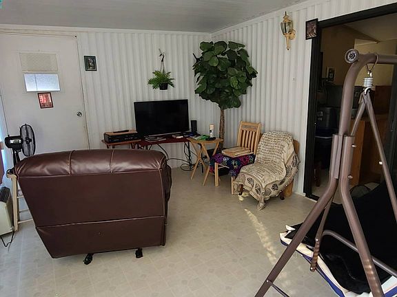 4th image of 717 Ironwood Ln