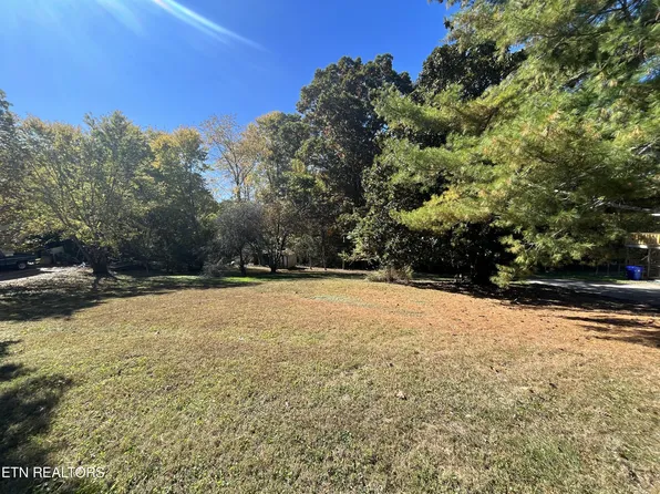 Nancy Ln, Clinton, TN 37716