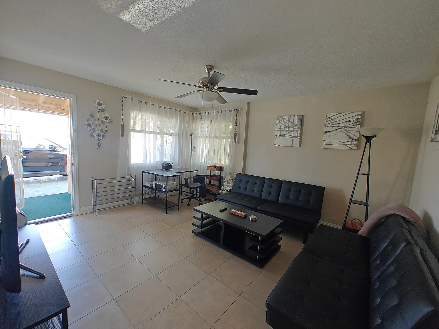 2 bed, 1000 sqft, $1,600 — Photo 2