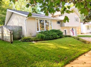 318 N Jackson St, Valders, WI 54245