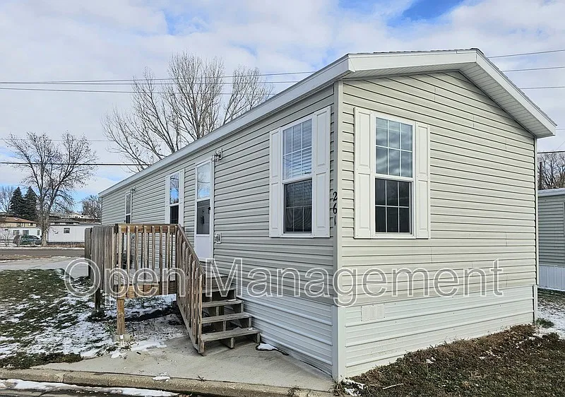 2 bed, 1.0 bath, 896 sqft, $1,049 — Photo 1