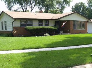 735 Penrith Ave, Elk Grove Village, IL 60007
