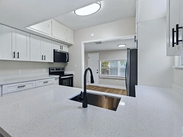 3 bed, 2.0 bath, $2,895 — Photo 2