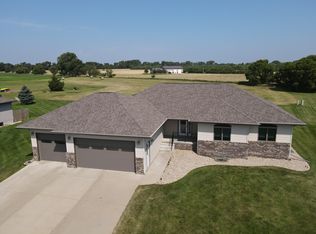 2848 Maui Dr, Mitchell, SD 57301