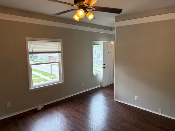 656 Chicago St APT 2, Valparaiso, IN 46385