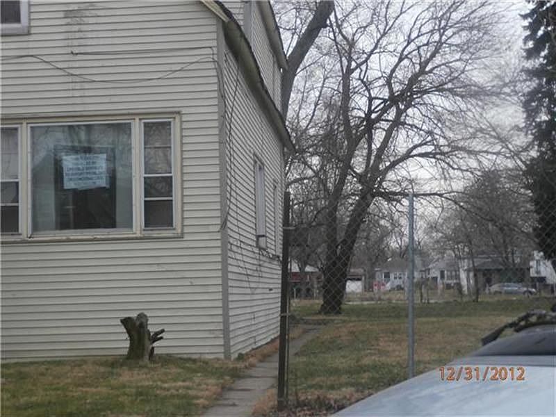 2nd image of 335 W 108th Pl