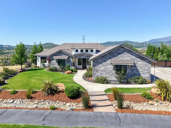 880 Santa Cruz Dr, Redding, CA 96003