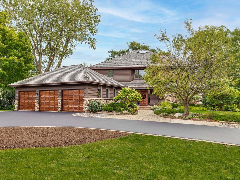 1st image of 107 Fallstone Dr
