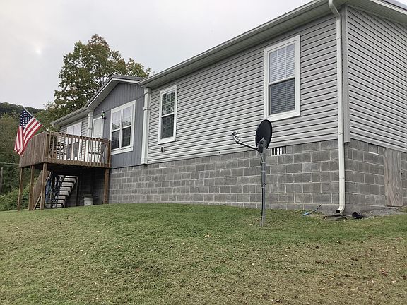 3rd image of 713 Virginia Ave NE