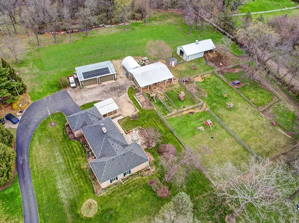 8400 Howe Rd, Wonder Lake, IL 60097