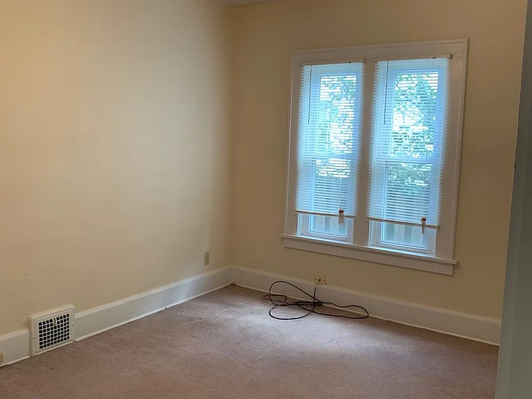 207 E Broadway Ave — Photo 6