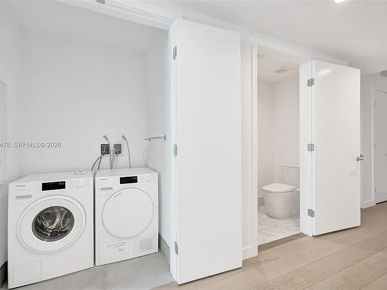 9221 E Bay Harbor Dr #210 — Photo 22