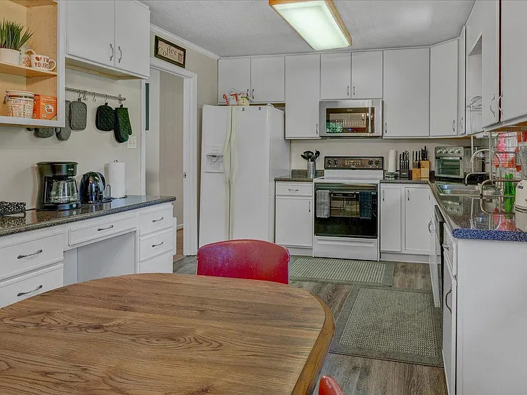 126 White Oak Dr — Photo 10