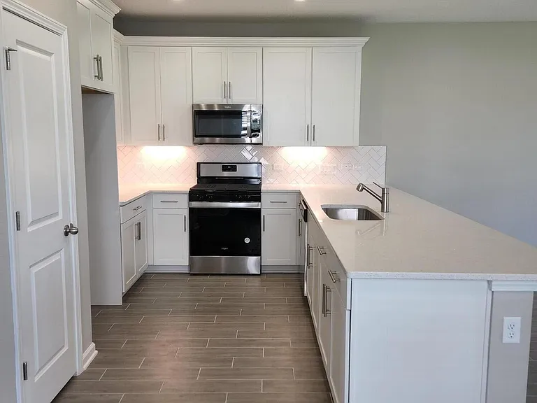 118 Pinebury Lane St — Photo 3