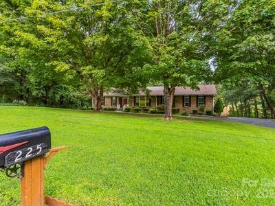 225 Oakmont Rd, Stanley, NC, 28164