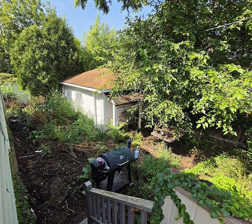 2nd image of 6821 N Ravenswood Ave