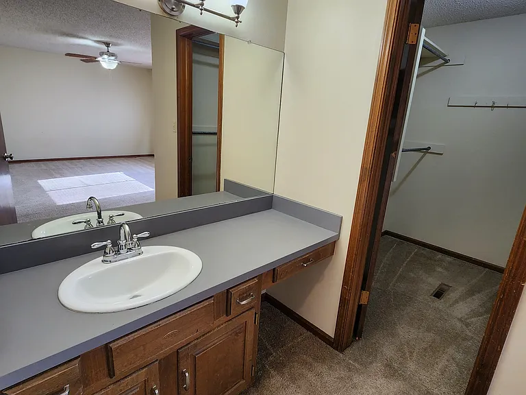 1023 E Redwood Rd — Photo 6