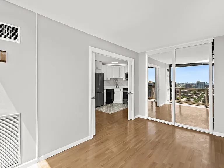 4343 N Clarendon Ave #2401 — Photo 14