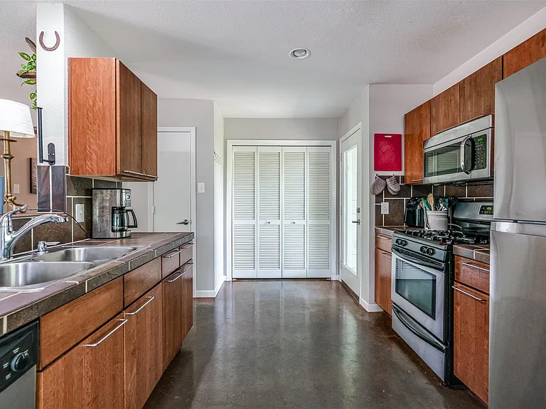1810 Quanah Parker Trl — Photo 6