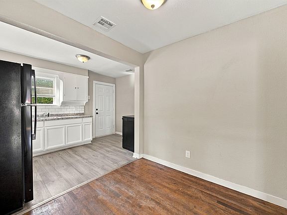 3rd image of 1001 Preston St
