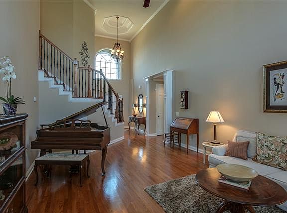 5th image of 1059 Fitzroy Cir