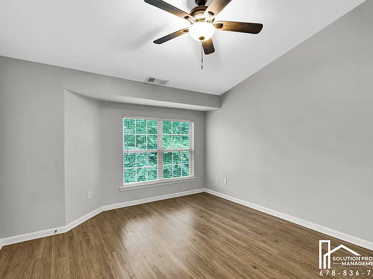 3160 Mill Springs Cir — Photo 16