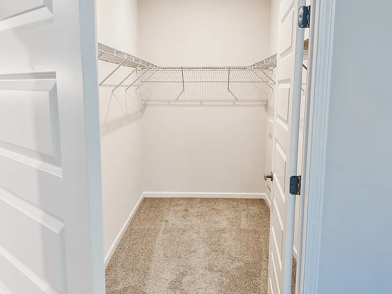 Hamilton Reserve Apartments — Photo 37