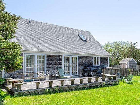 3rd image of 3 Pakanoket Ln