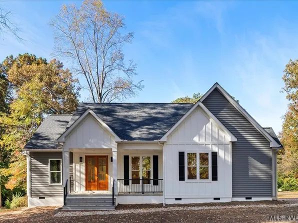 24 Spruce Ct, Bracey, VA 23919