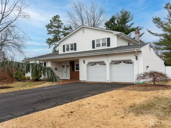 10 Rota Dr, Parlin, NJ 08859