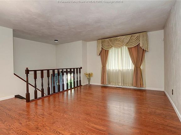 3rd image of 1539 Pinewood Park