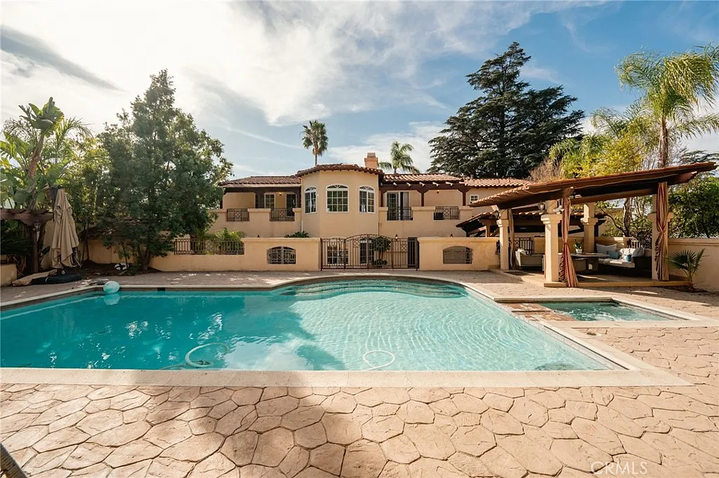 5 bed, 5097 sqft, $16,500 — Photo 1