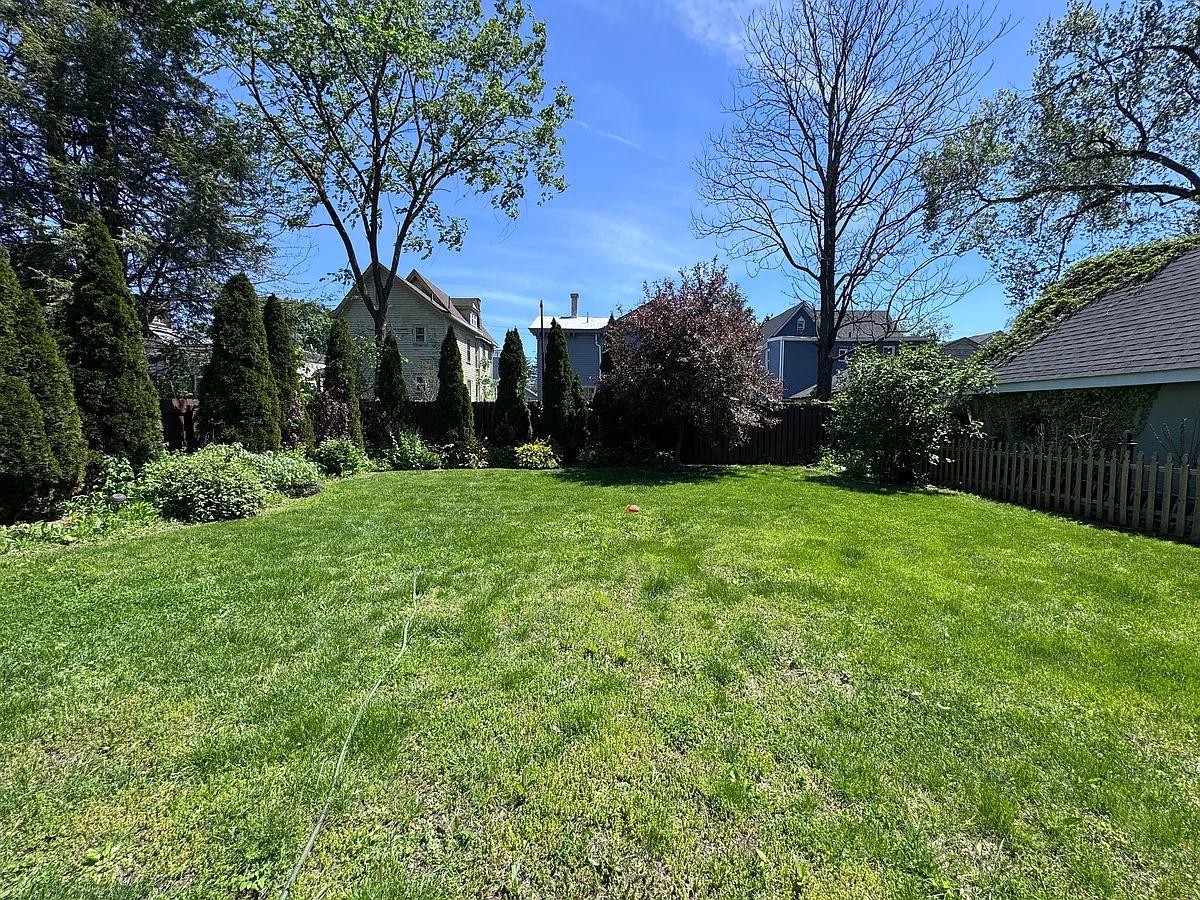 Fenced in backyard - 30-32 Liberty St