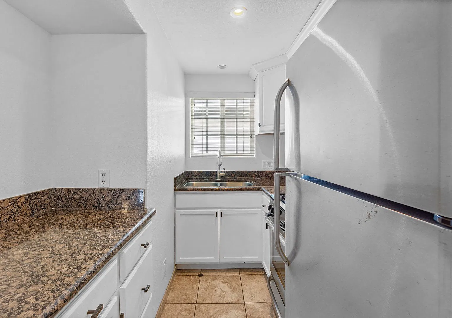 126 E. Balboa Blvd. — Photo 4
