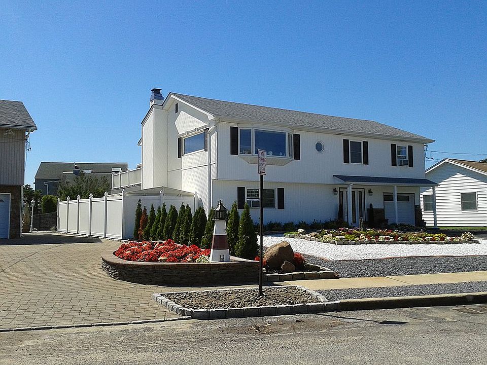 Front Curbside View