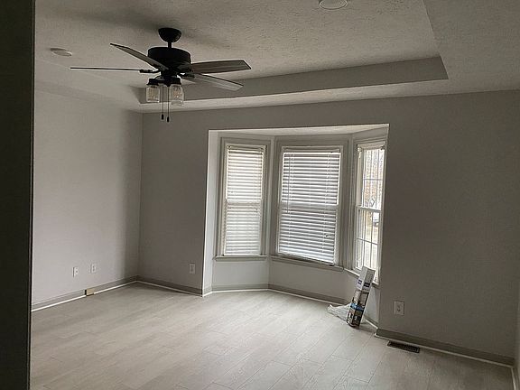 3rd image of 121 Shady Maple Dr