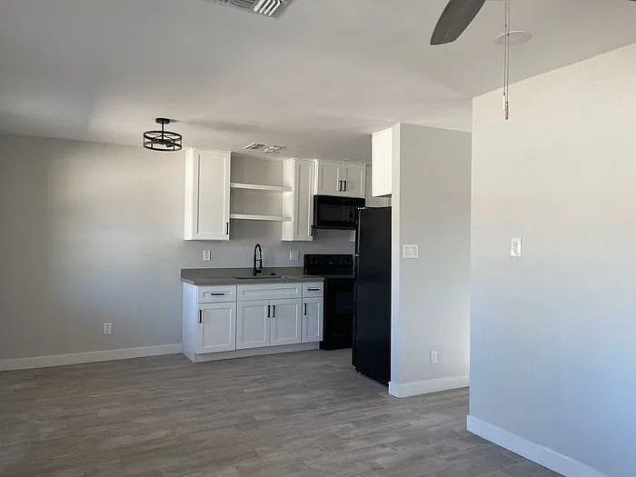 2726 E Culver St #B — Photo 65