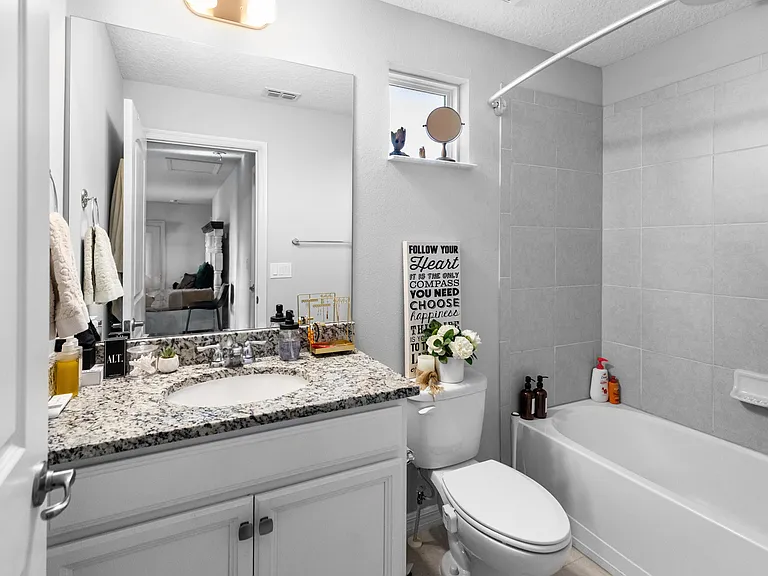 5648 NW Lorna Ct — Photo 37