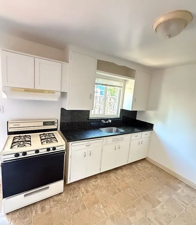 338 Mariposa Ave #4