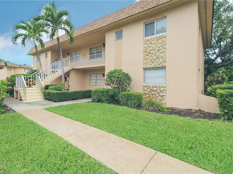 729 Palm View Dr #D4 — Photo 1