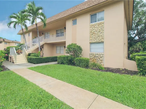 729 Palm View Dr #D4, Naples, FL 34110