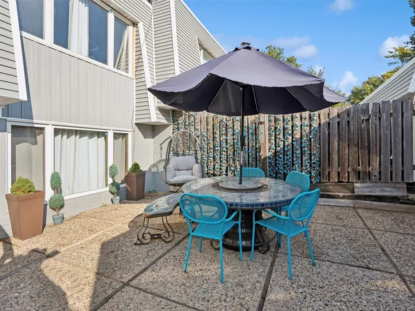 6750 School St Unit 205, Windsor Heights, IA 50324