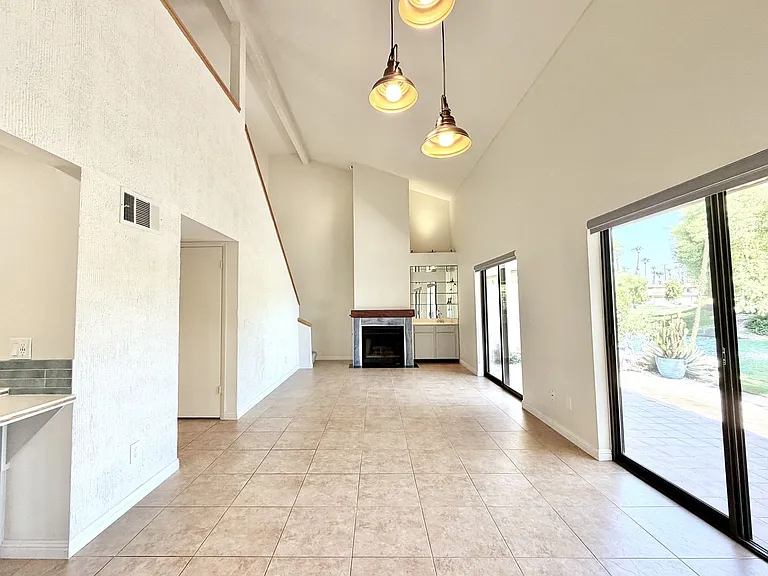 112 Willow Lake Dr — Photo 7