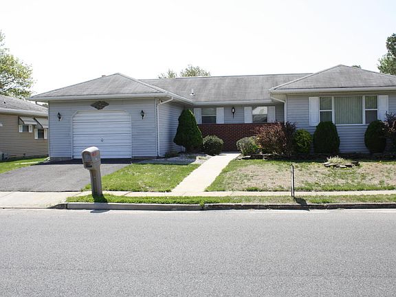 2nd image of 15 Portsmouth Dr